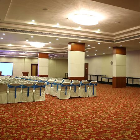 Отель Ramada Jamshedpur Bistupur Экстерьер фото