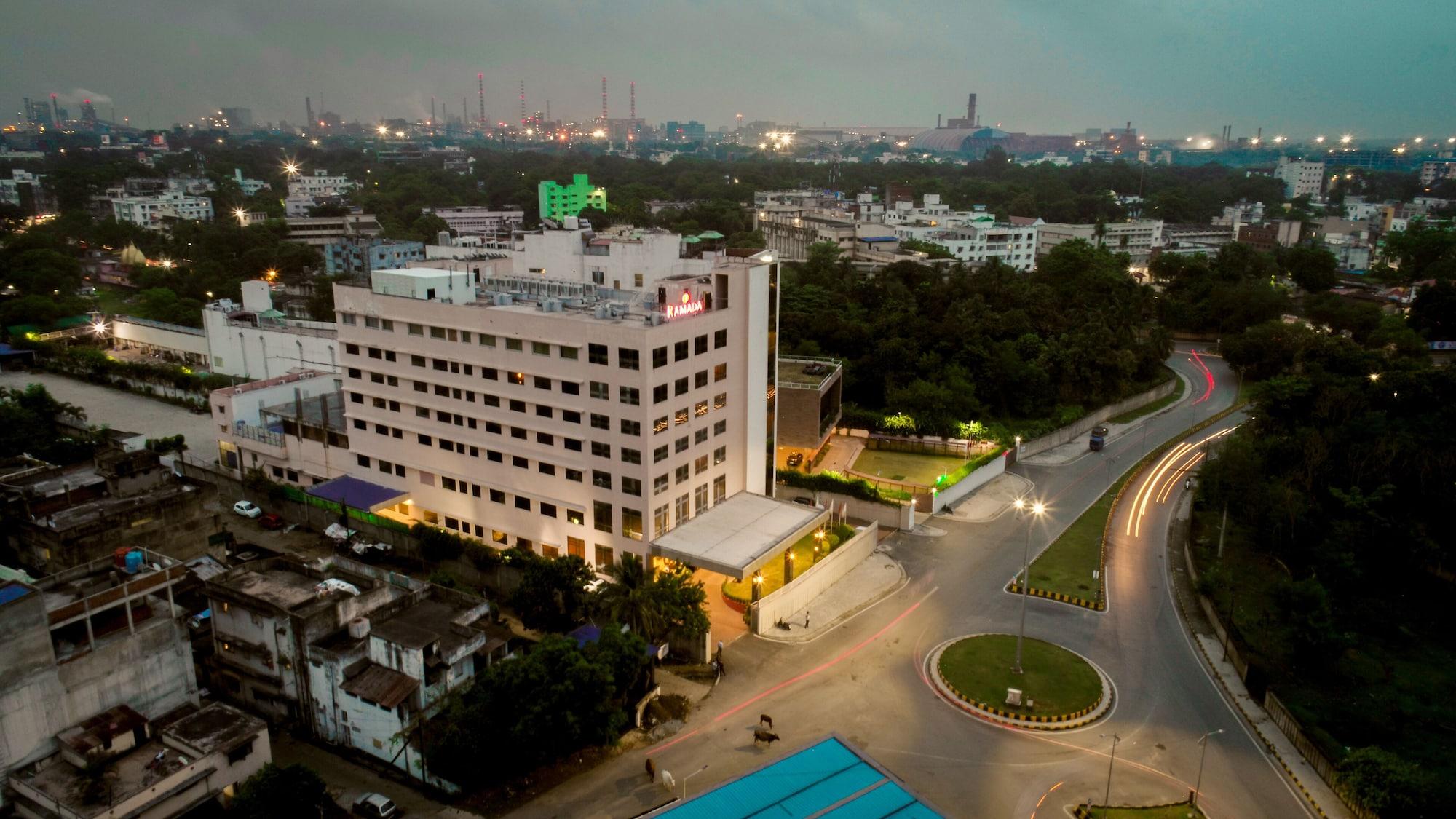 Отель Ramada Jamshedpur Bistupur Экстерьер фото