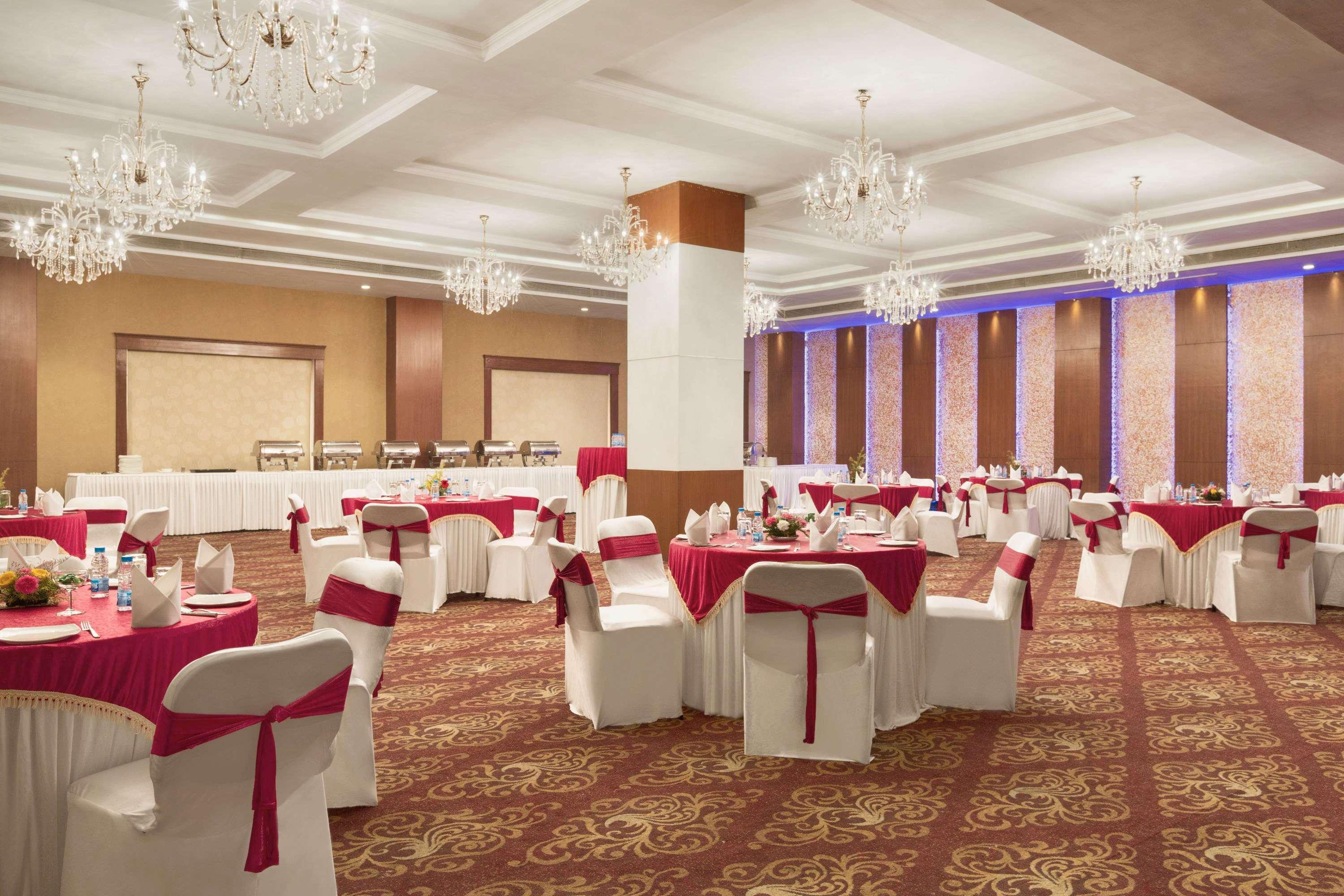 Отель Ramada Jamshedpur Bistupur Экстерьер фото