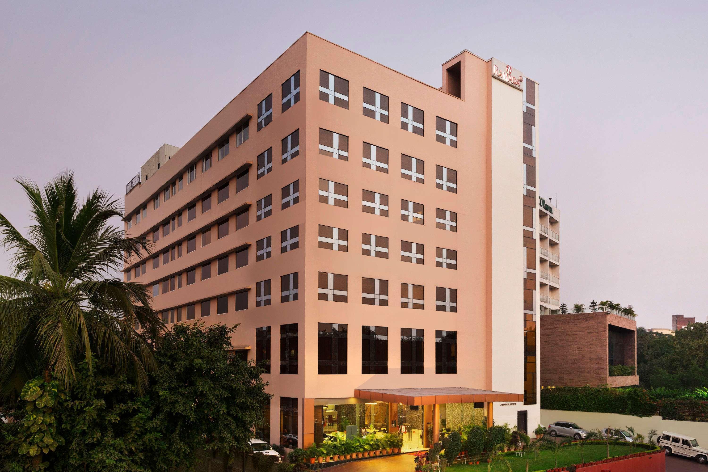 Отель Ramada Jamshedpur Bistupur Экстерьер фото