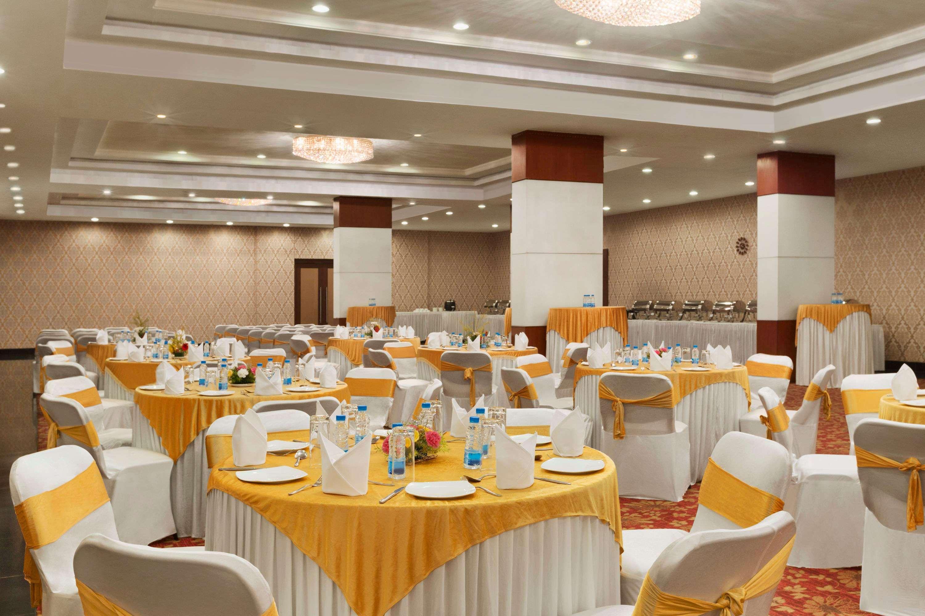 Отель Ramada Jamshedpur Bistupur Экстерьер фото