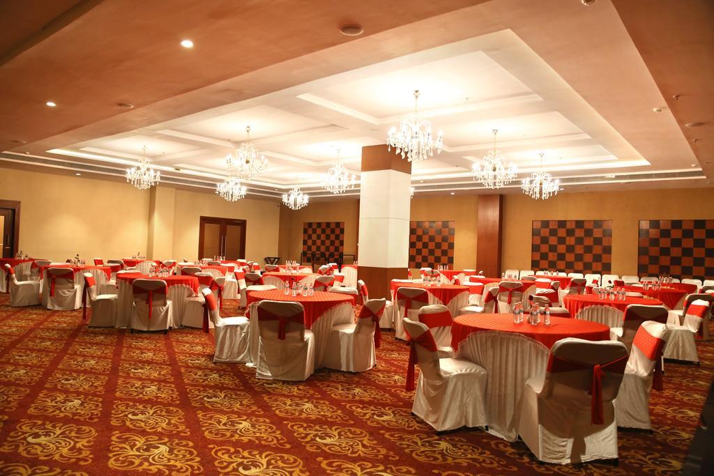 Отель Ramada Jamshedpur Bistupur Экстерьер фото